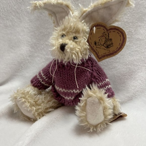 Vintage Heartfelt Collectibles bunny in sweater NWT - Picture 3 of 12